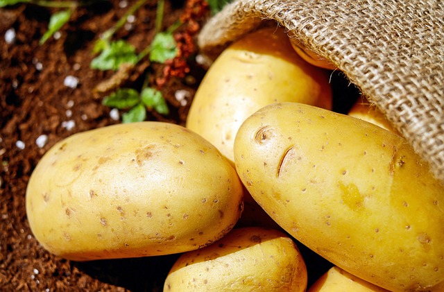 Patates Salatasına Havuç Konur Mu? Patates Salatasına Havuç Konur Mu?